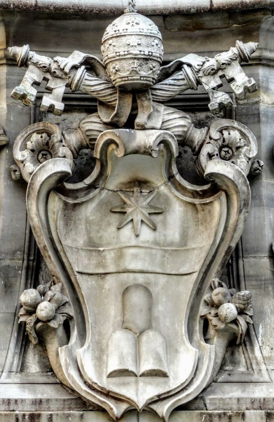 Coat of arms of Pope Clement XI (r. 1700-21), Fontana del Pantheon, Rome.