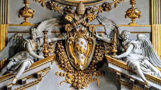 Coat of arms of Pope Clement VIII (r. 1592-1605), church of Santa Maria Maggiore, Rome