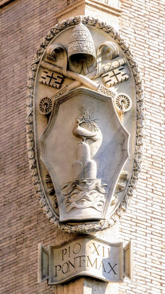 Coat of arms of Pope Pius XII (r. 1939-58), Palazzo della Cancelleria, Rome