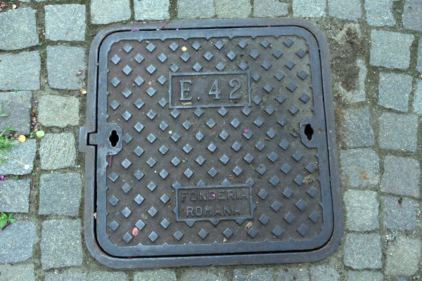 'E. 42' manhole cover, EUR, Rome