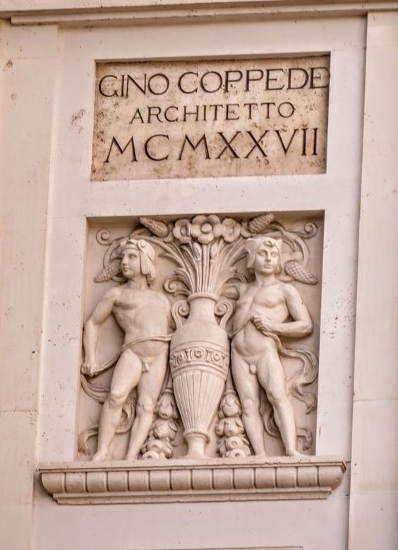 Plaque to Gino Coppedè, Palazzo Coppedè a Via Veneto, better known as Palazzo Parlante, Rome