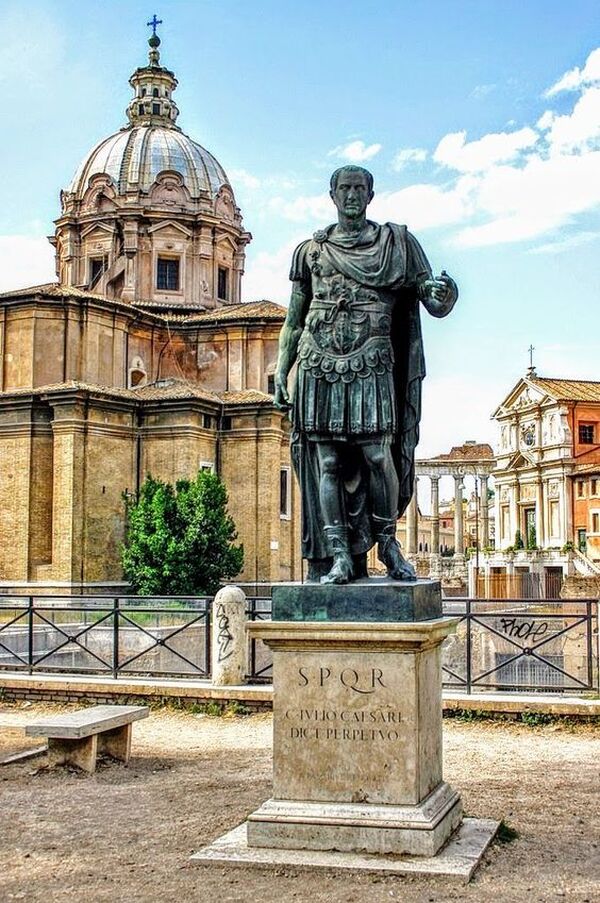 Bronze statue (1936) of Julius Caesar, Via dei Fori Imperiali, Rome