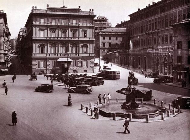 Old photograph of Piazza Barberini (1929), Rome