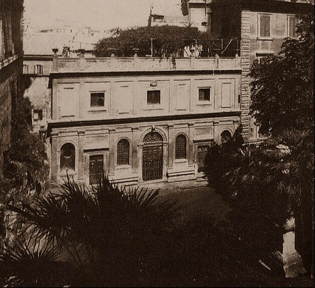 Photograph of facade of Michelangelo's house in Via delle Tre Pile, Rome