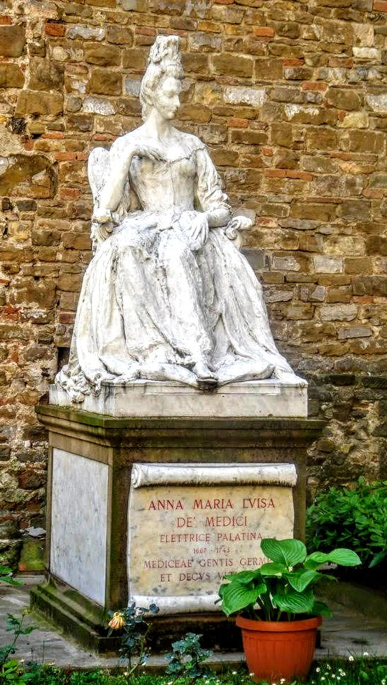 Statue of Anna Maria Luisa de' Medici by Raffaello Salimbeni, San Lorenzo, Florence