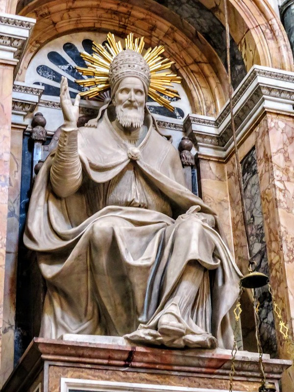 Statue of Pope St Pius V by Leonardo Sormani, Cappella Sistina, Santa Maria Maggiore, Rome