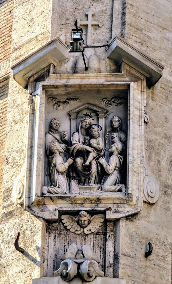 Street shrine, Via Baccina, Rome