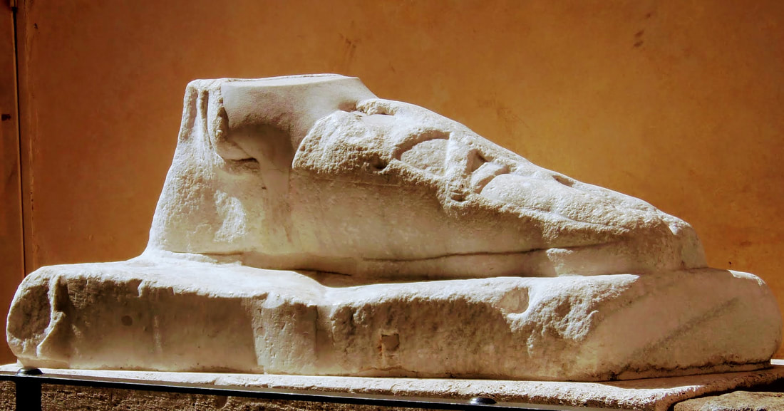 Ancient marble foot, Via di Santo Stefano del Cacco, Rome